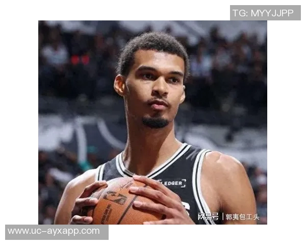 名嘴点评文班亚马身体变化超预期展现强壮实力